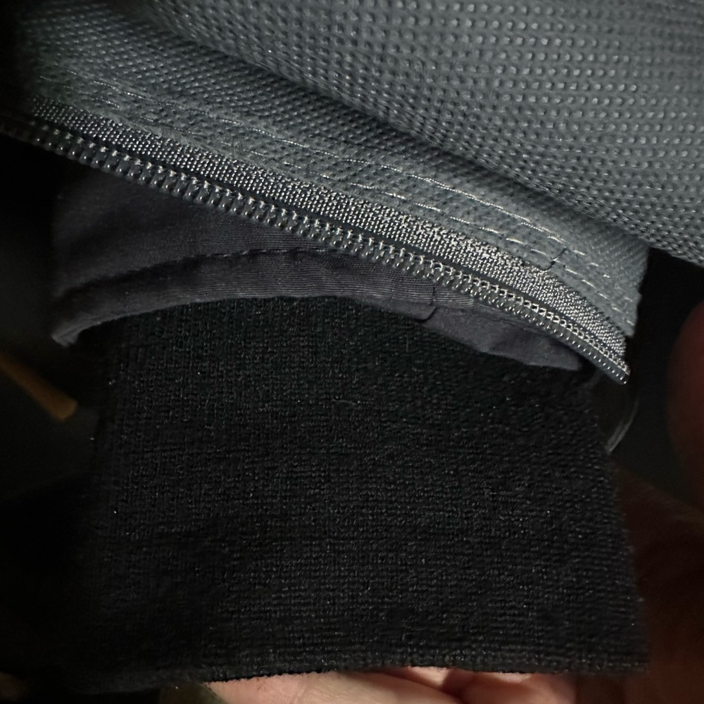 Canada goose navy colour in a great condition - Picture 10 of 16